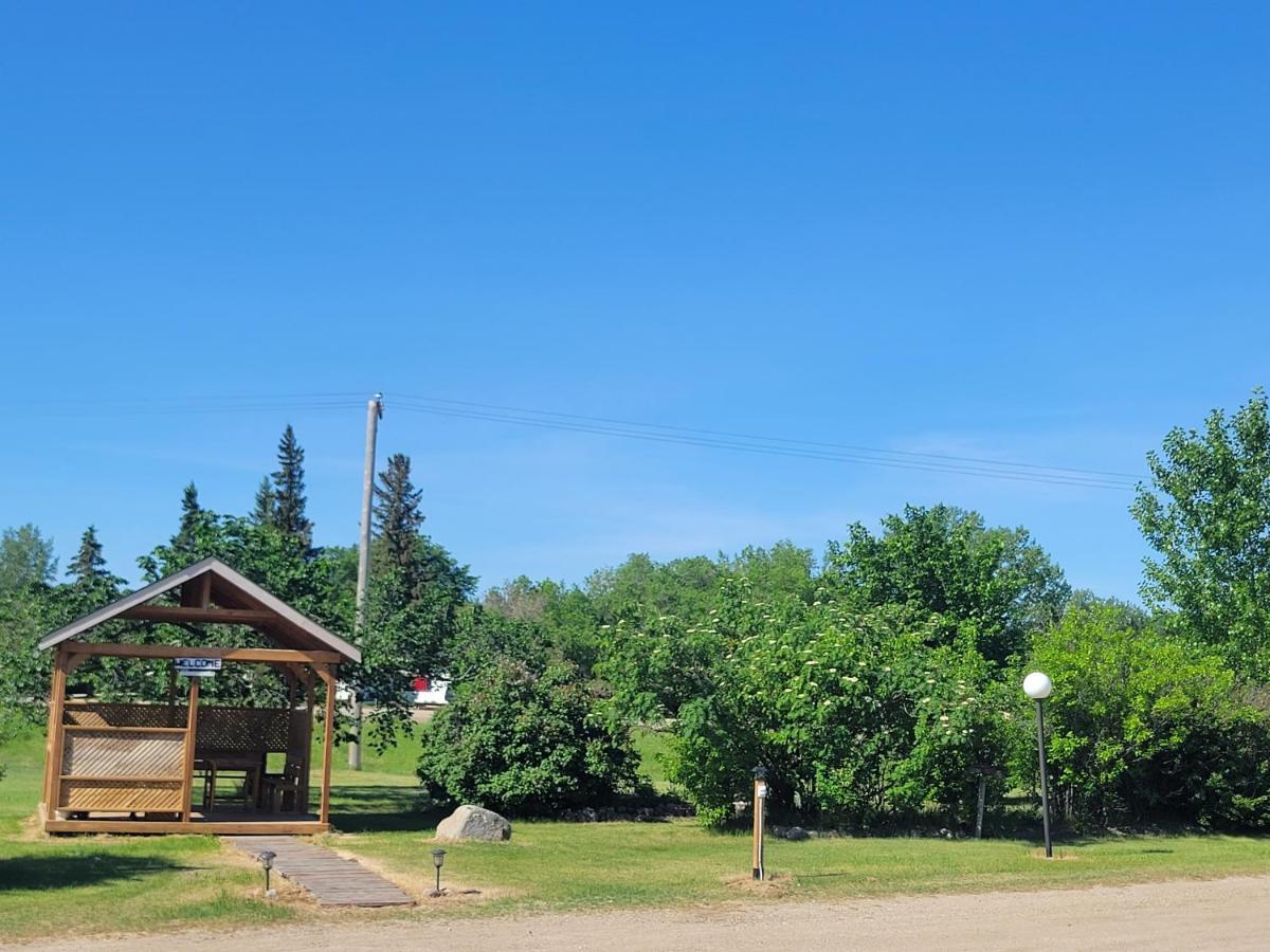 Quest Motel Whitewood Extérieur photo