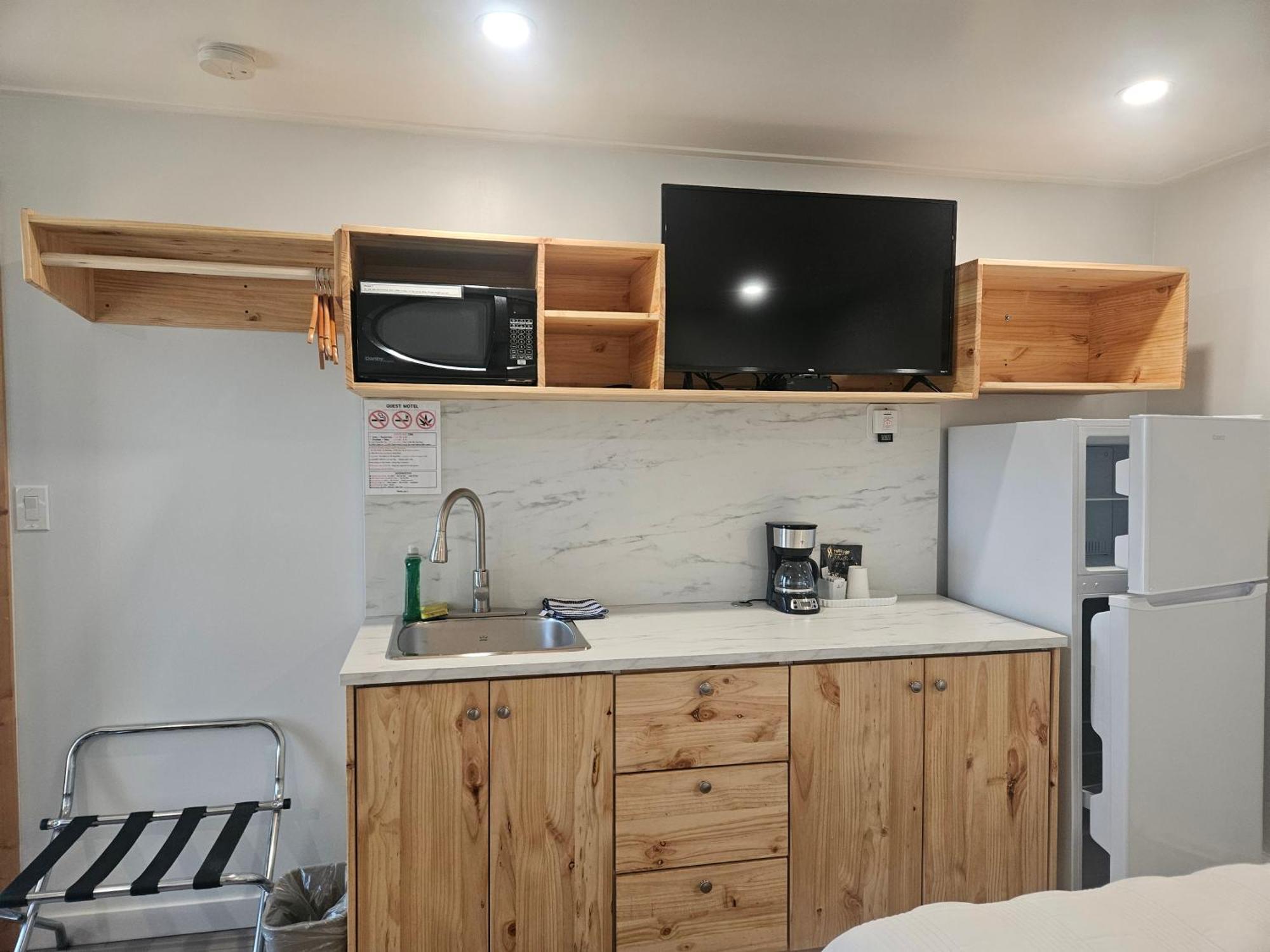 Quest Motel Whitewood Extérieur photo