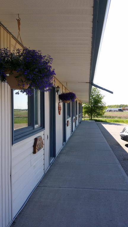 Quest Motel Whitewood Extérieur photo