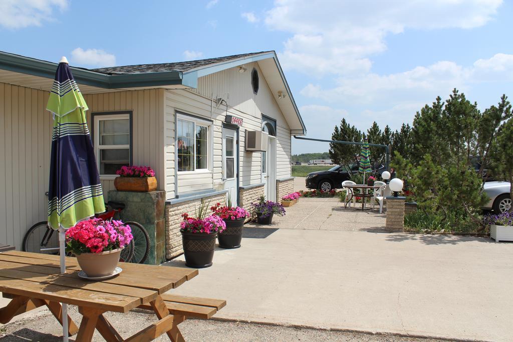 Quest Motel Whitewood Extérieur photo